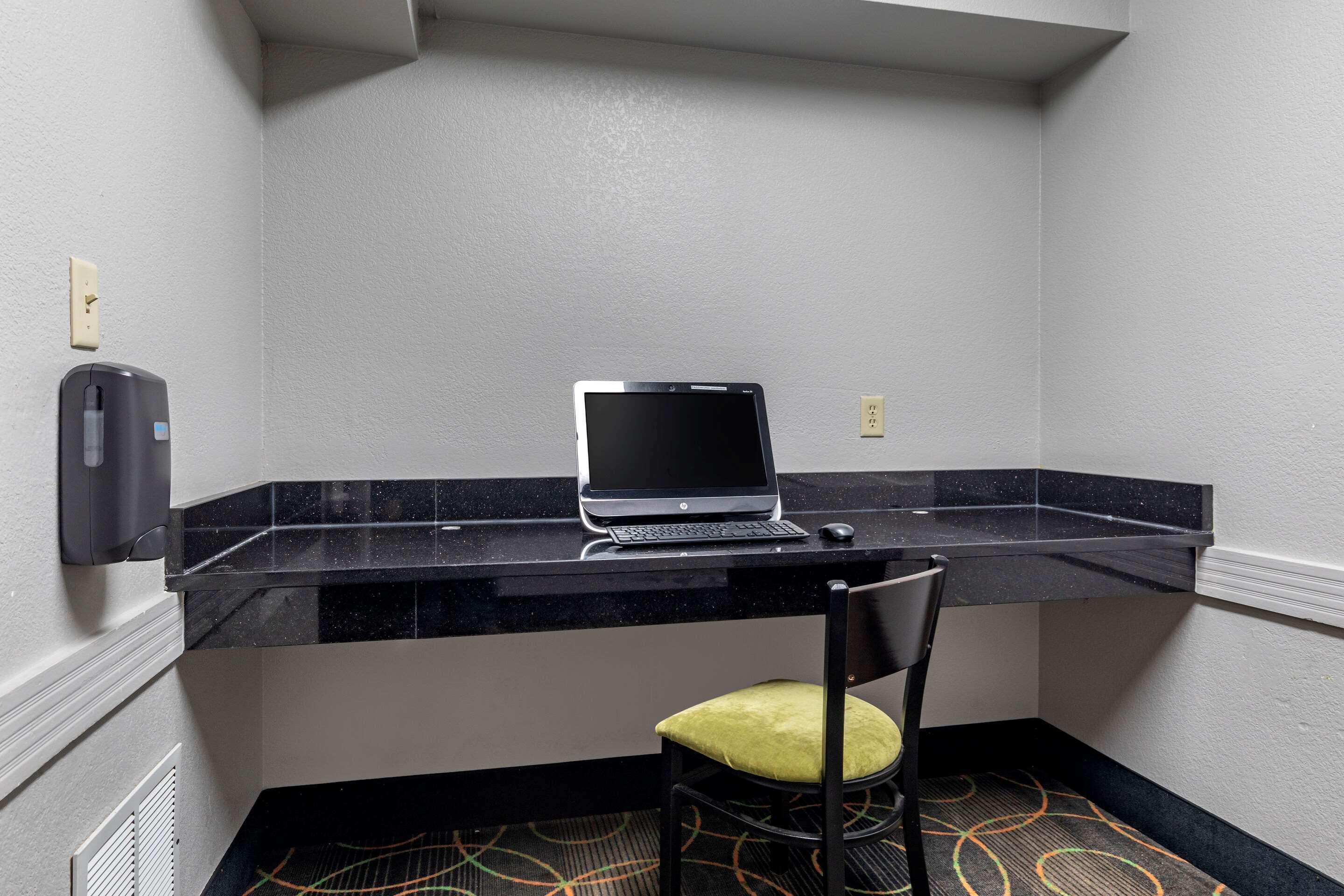 Comfort Inn & Suites Mansfield Exterior photo