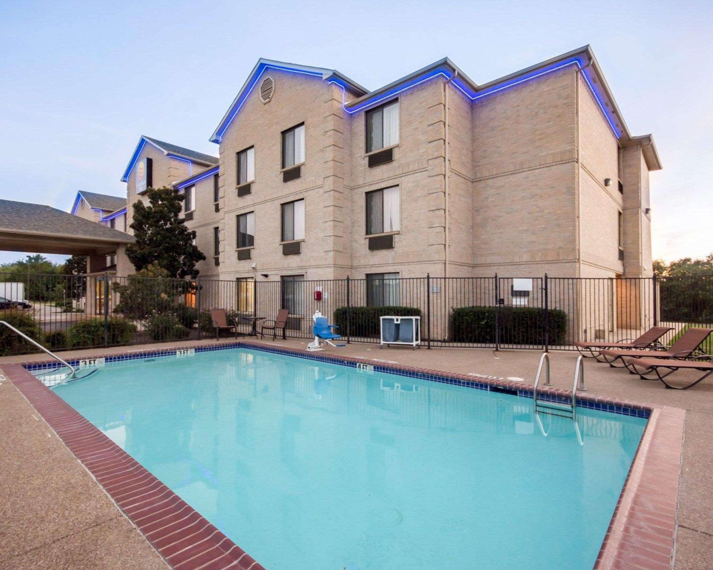 Comfort Inn & Suites Mansfield Exterior photo